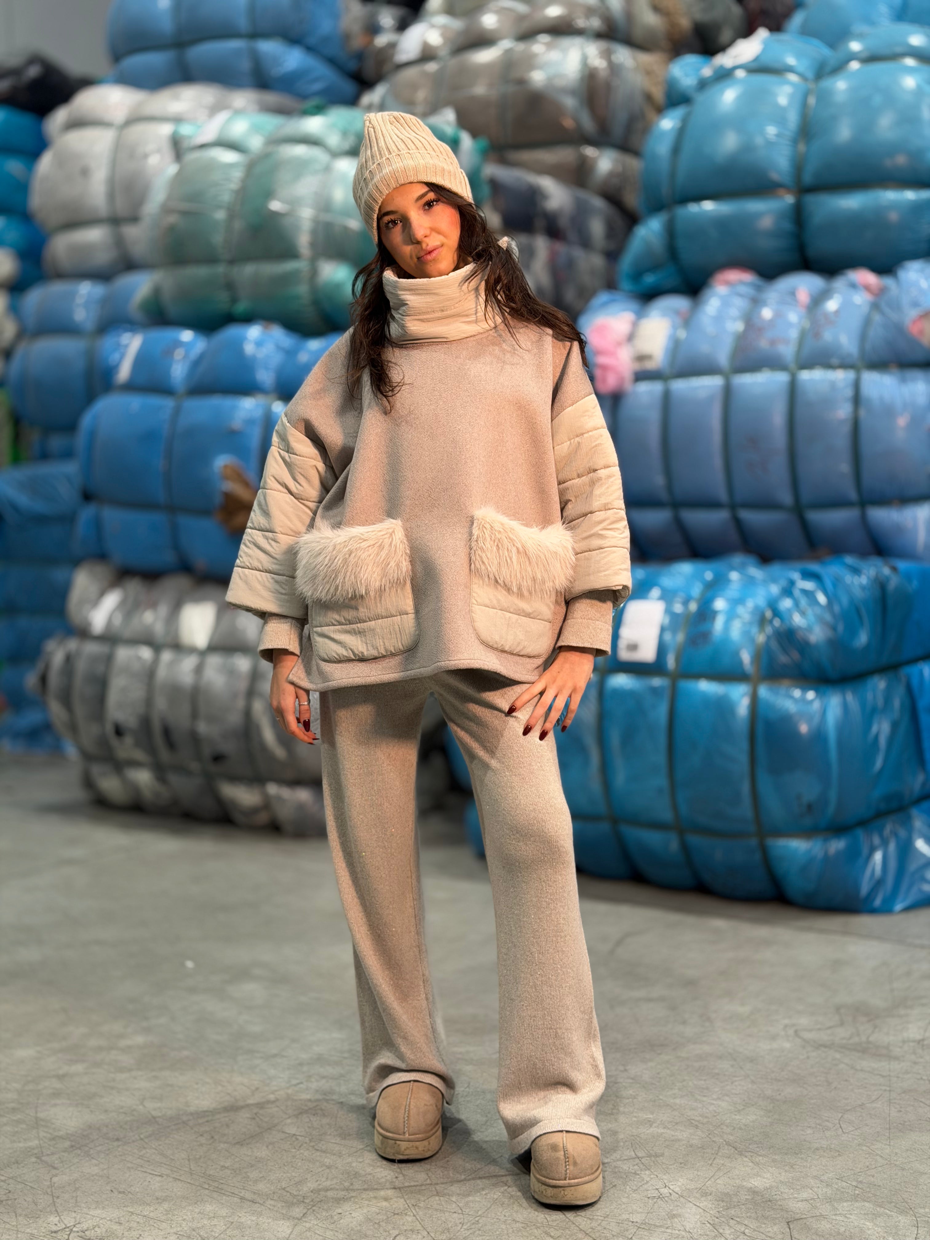 Mantella con maniche in piumino