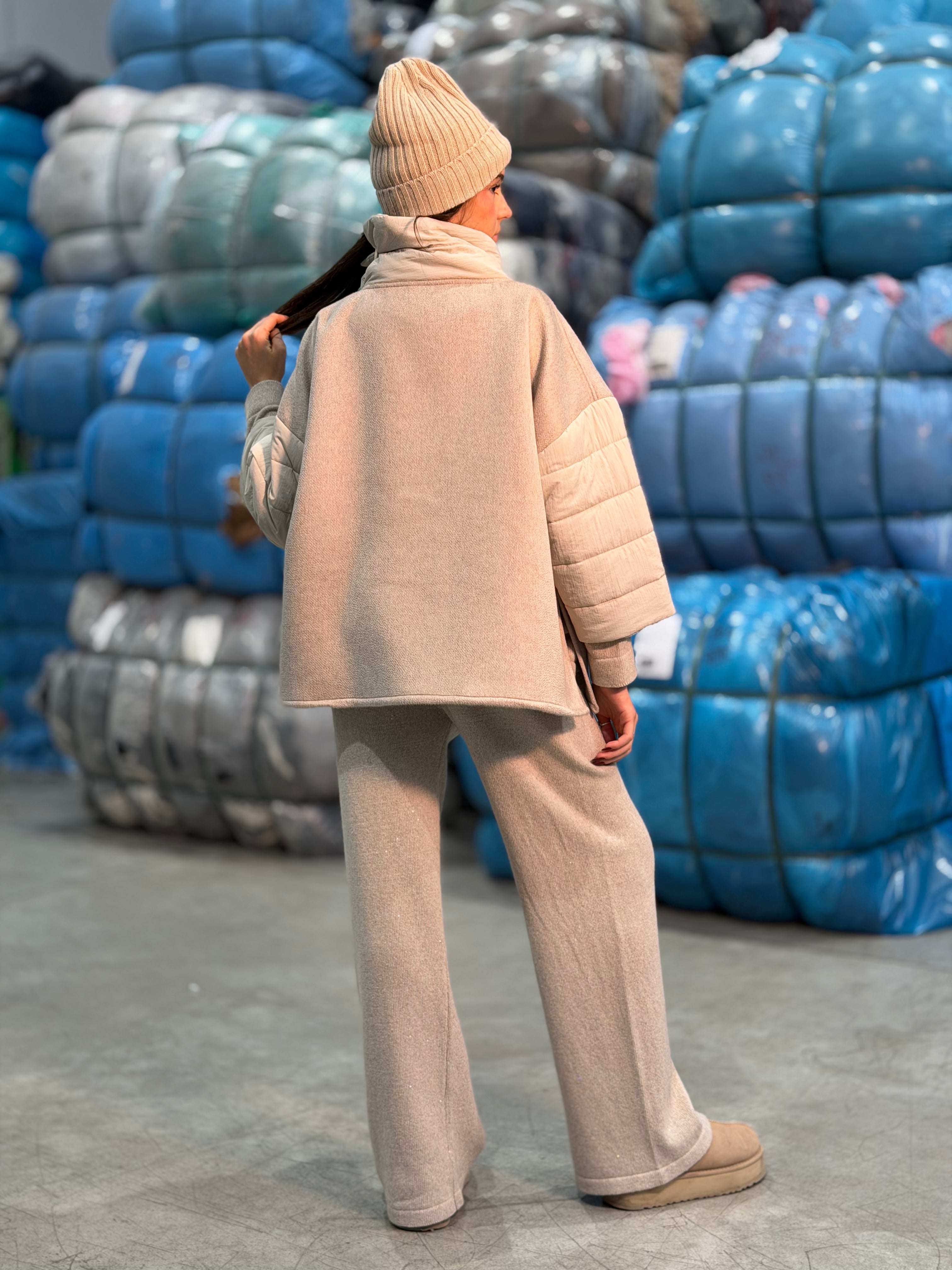 Mantella con maniche in piumino