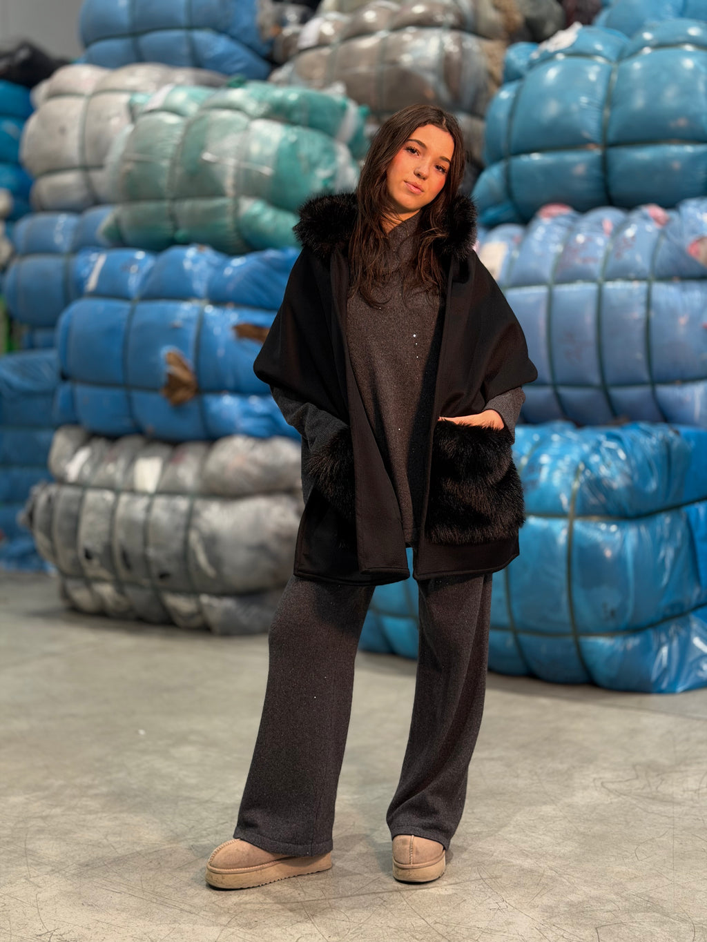 Stola con tasche in pelliccia