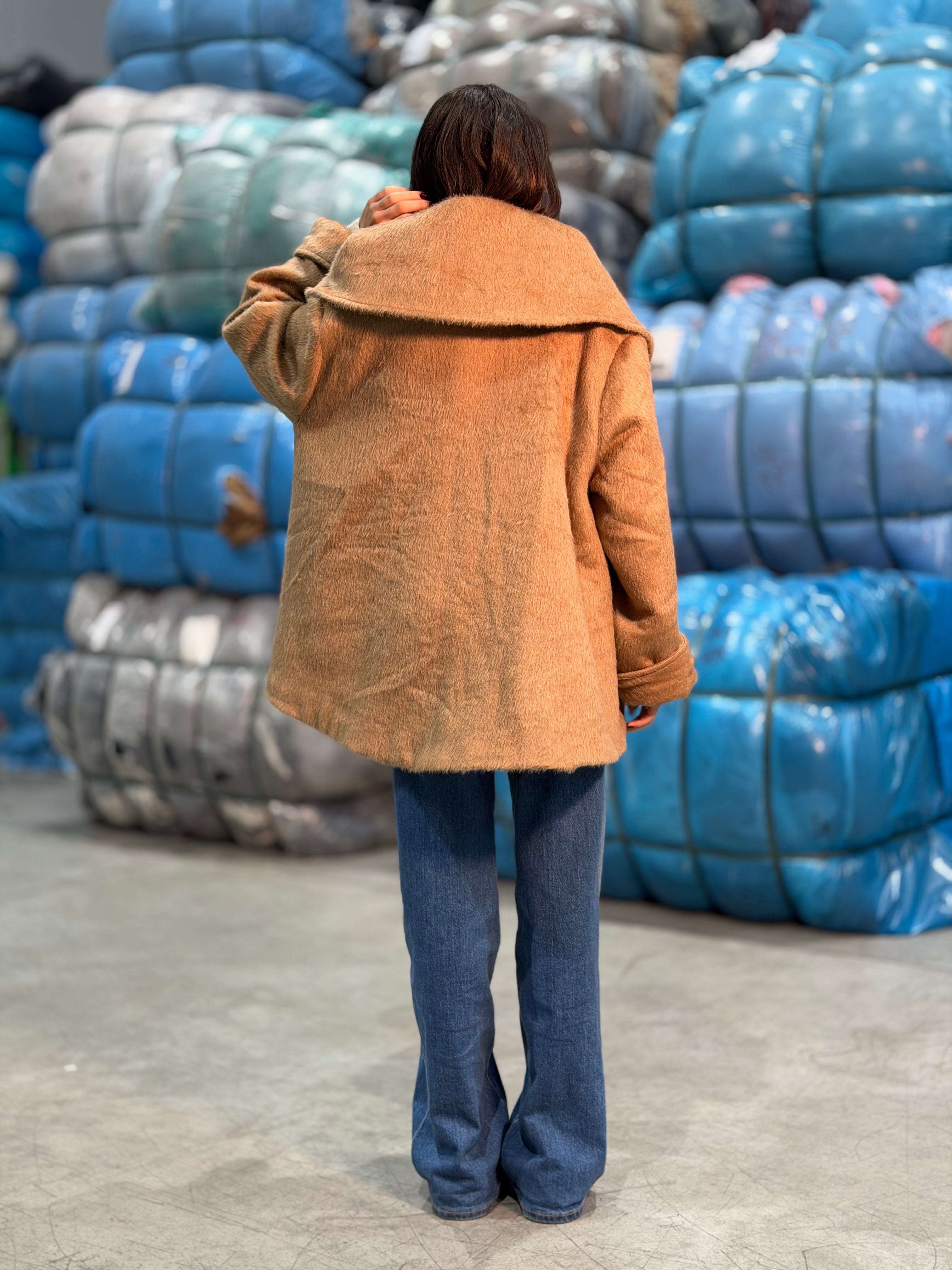 Cappotto corto con Collo Cammello con pelo