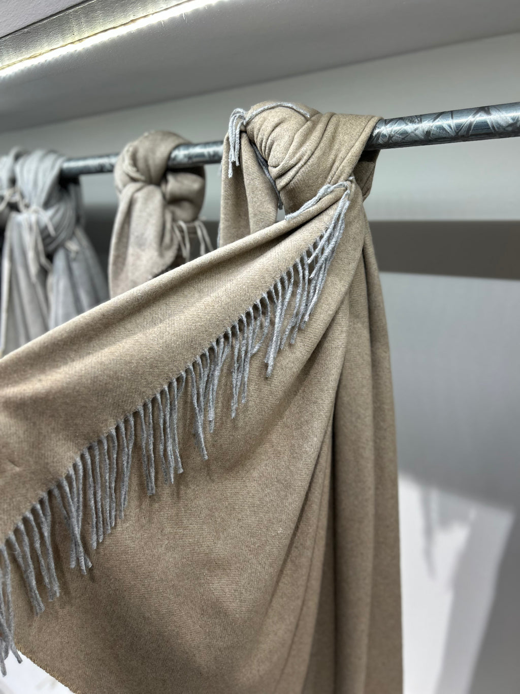 Coperta Mantella - Sabbia con Peneri Grigi