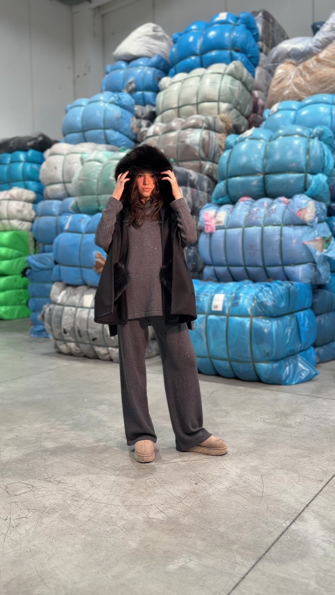 Stola con tasche in pelliccia