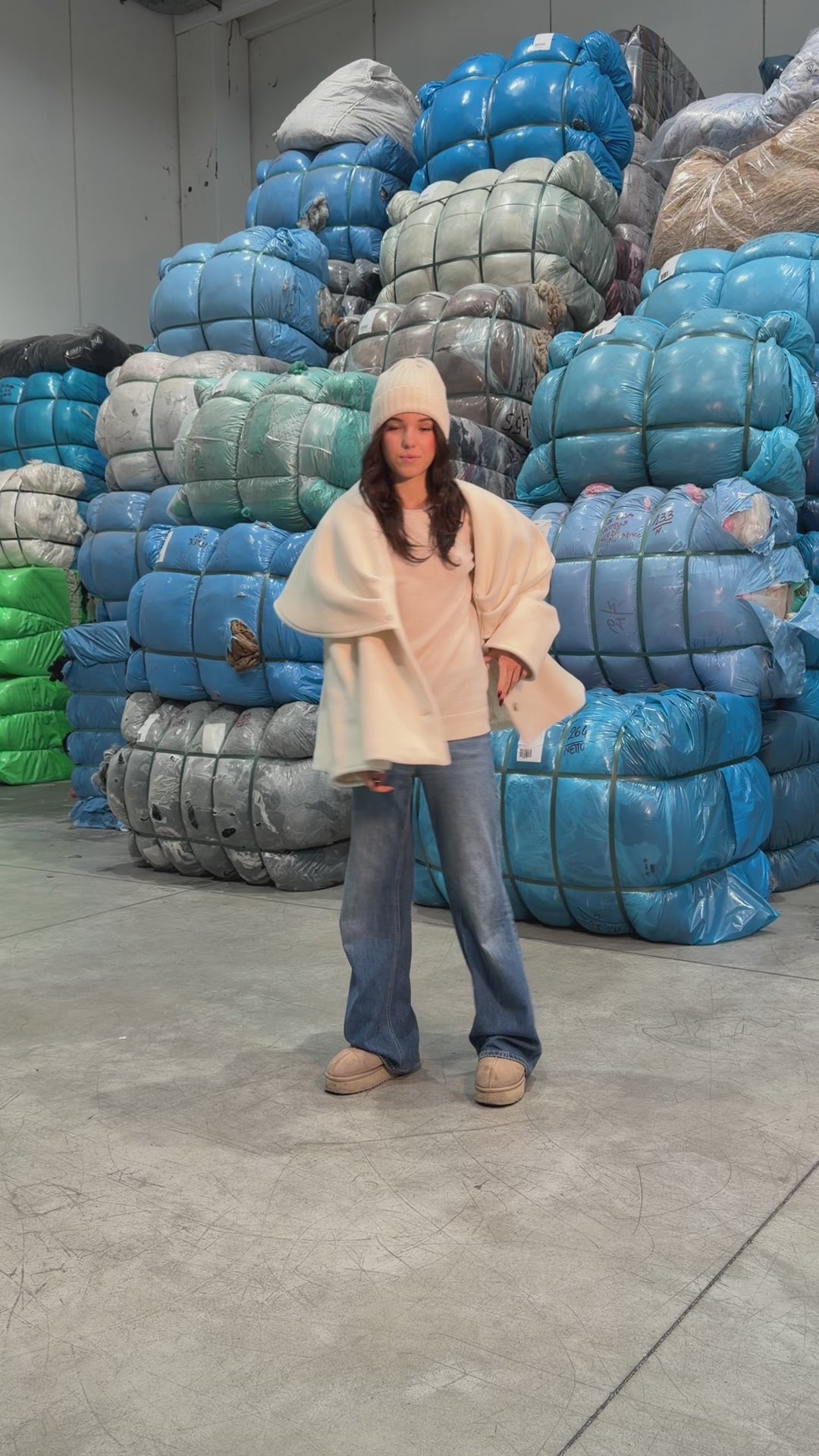 Cappotto corto con Collo Bianco